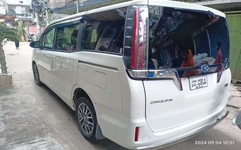 Toyota Esquire 2020 Back Image