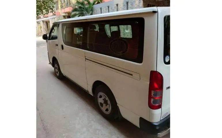 Toyota HiAch 2020 Back Image