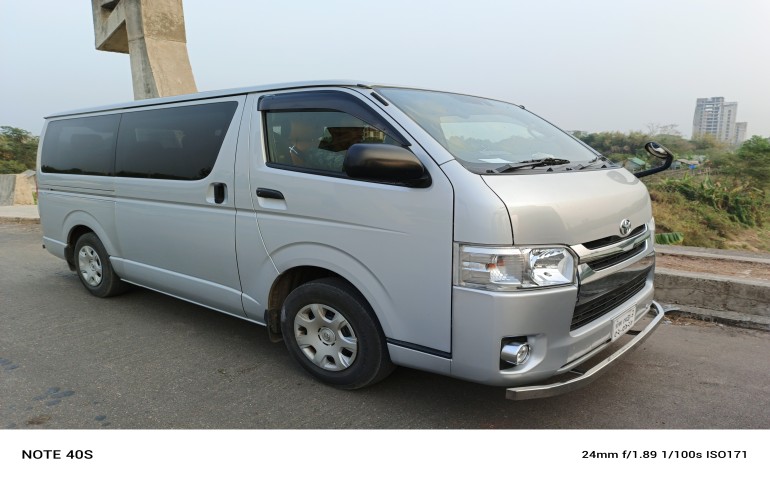 Toyota HiAch 2020 Back Image