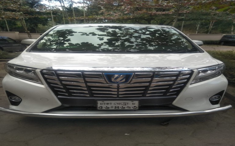 Toyota Alphard 2012 White Front Image